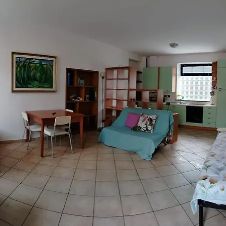 Monolocale Zona Apartmán Ivrea